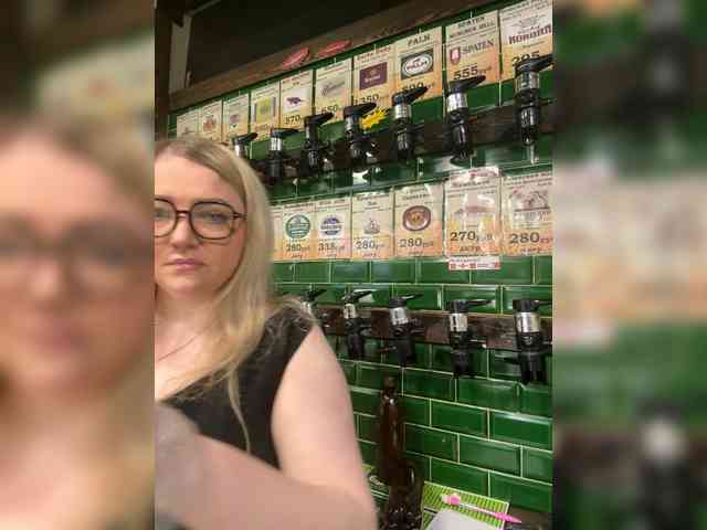 KiraMalina webcam