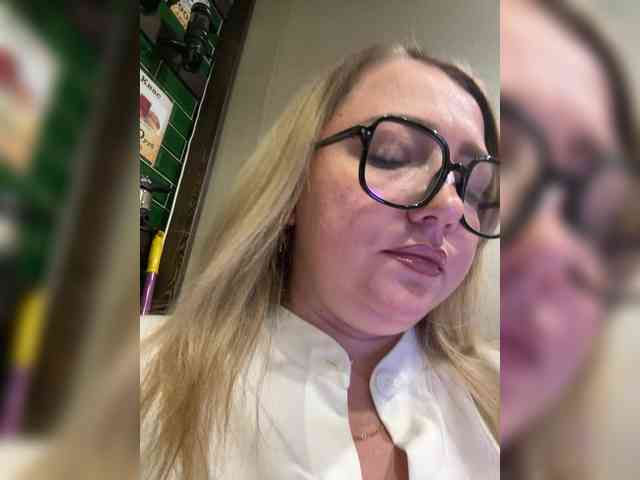 KiraMalina webcam