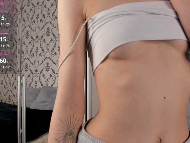 le modèle SwaySecret est en webcam porno dans un show sur le site bongacams, il possède les tags suivants: White/Caucasian,Blonde,Shaved