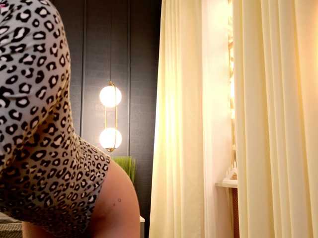  AdriaNochi chat room