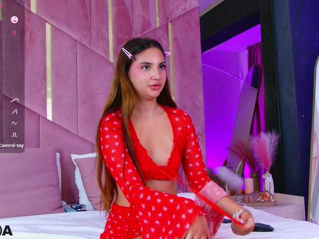 VanillaGold live cam on BongaCams