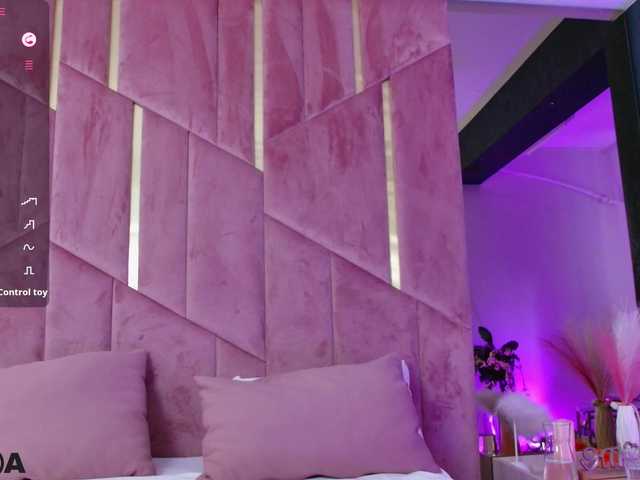 VanillaGold live cam on BongaCams