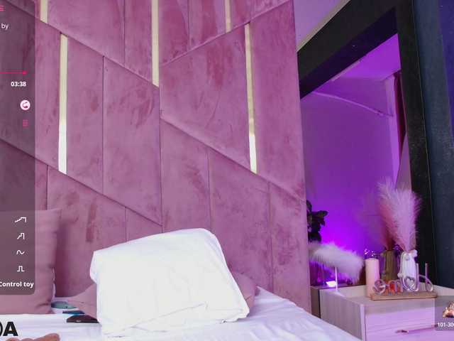 VanillaGold live cam on BongaCams