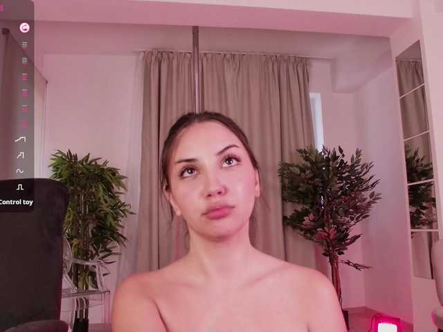 VanillaGold live cam on BongaCams