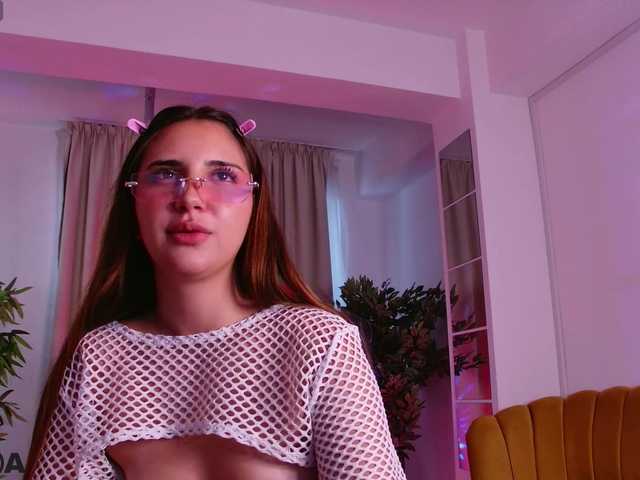 VanillaGold live cam on BongaCams