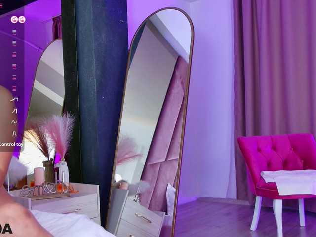VanillaGold live cam on BongaCams