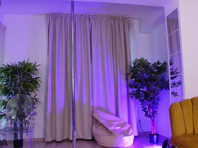 VanillaGold live cam on BongaCams