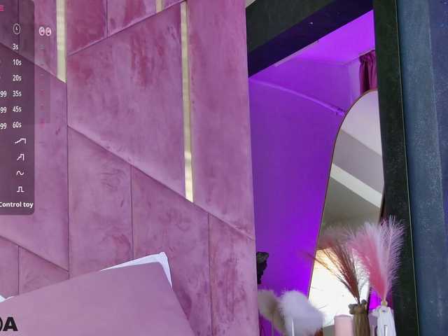 VanillaGold live cam on BongaCams