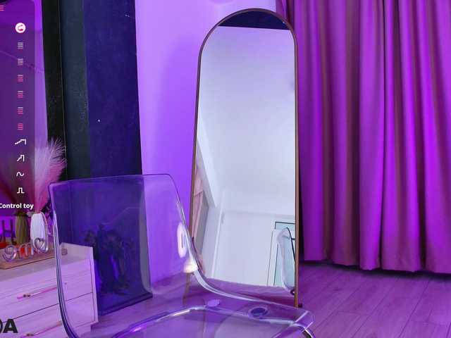 le modèle VanillaGold est en webcam porno dans un show sur le site bongacams, il possède les tags suivants: White/Caucasian,Redhead,Shaved
