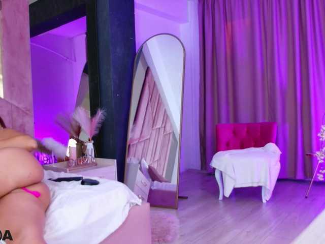 VanillaGold live cam on BongaCams