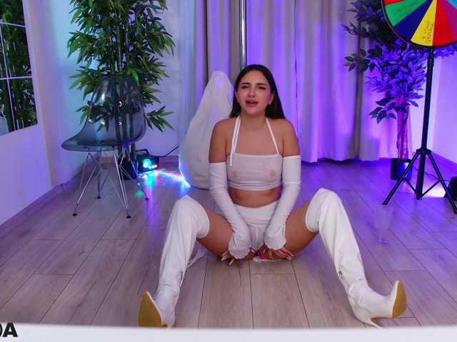 VanillaGold live cam on BongaCams