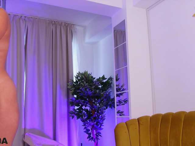 VanillaGold live cam on BongaCams