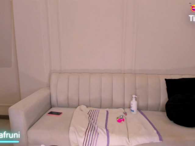 ZaraKafruni live webcam show