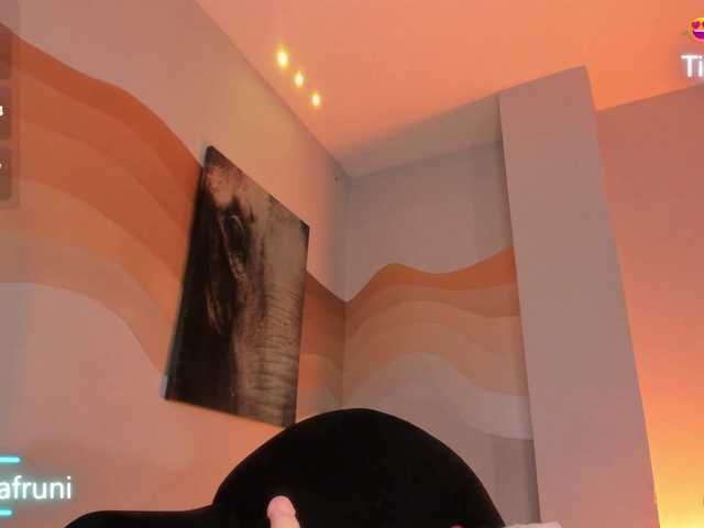ZaraKafruni live cam on 