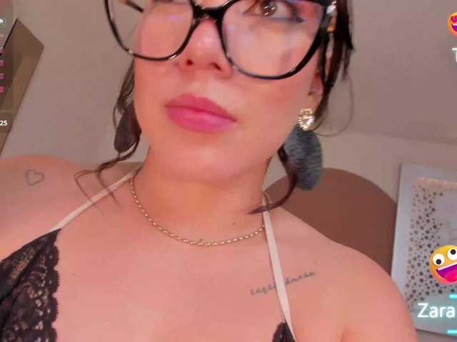 ZaraKafruni live cam on BongaCams