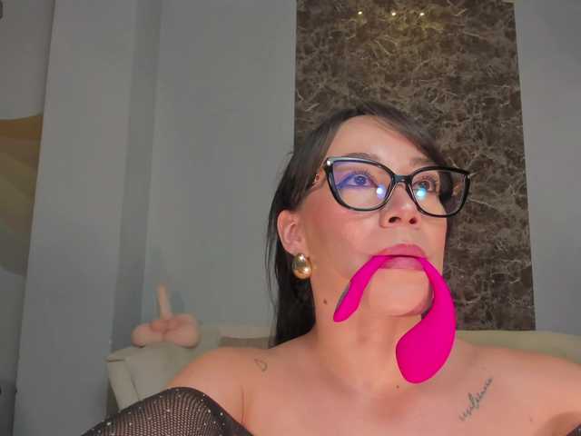 ZaraKafruni live cam on BongaCams