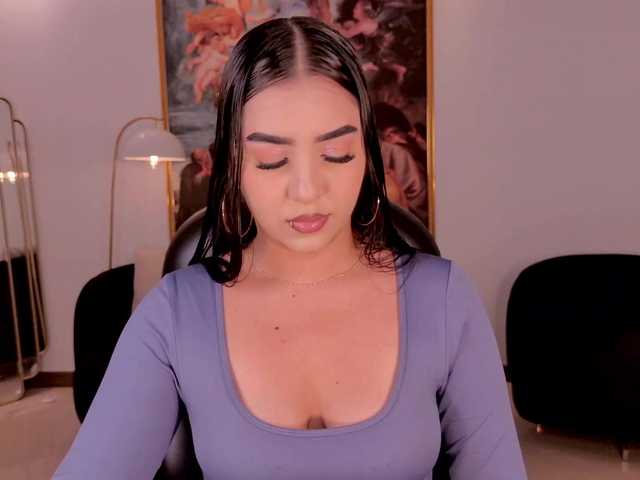 le modèle SophieLanne est en webcam porno dans un show sur le site bongacams, il possède les tags suivants: Latino/Hispanic,Brunette,Shaved