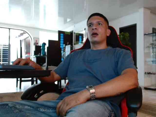 brian-96 Sex Cam Show