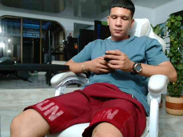 brian-96 Live Webcam on BongaCams