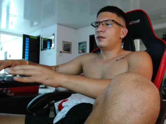 brian-96 Sex Cam Show