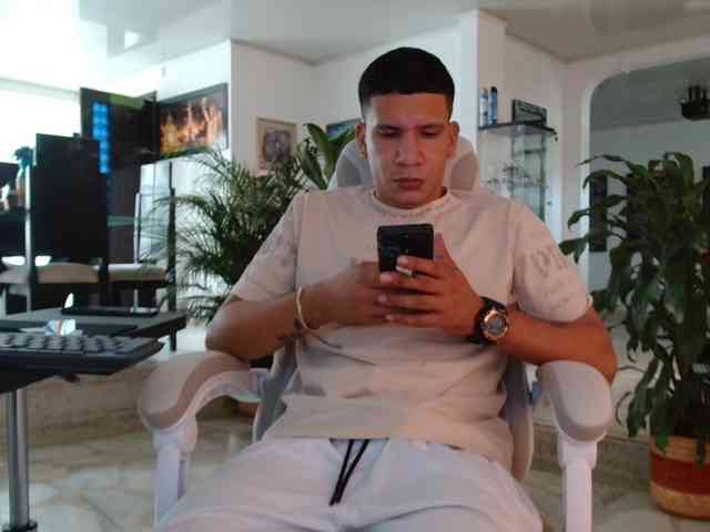 brian-96 Live Webcam on BongaCams