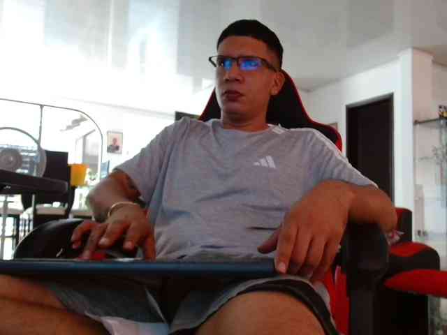 brian-96 Sex Cam Show