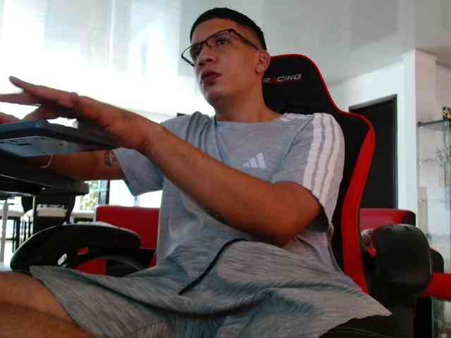 brian-96 Sex Cam Show