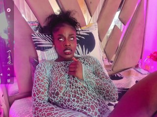 anisha-zambrano's Live Webcam