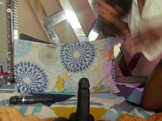 anisha-zambrano live cam on BongaCams