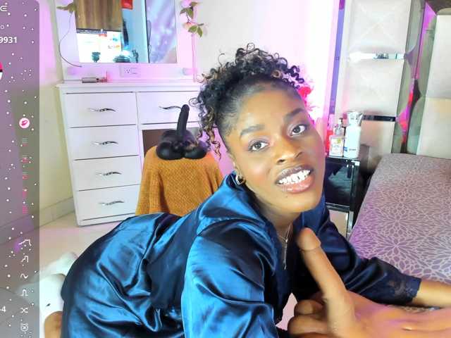 anisha-zambrano live cam on BongaCams