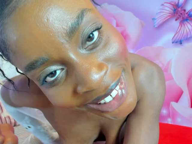 anisha-zambrano live cam on BongaCams