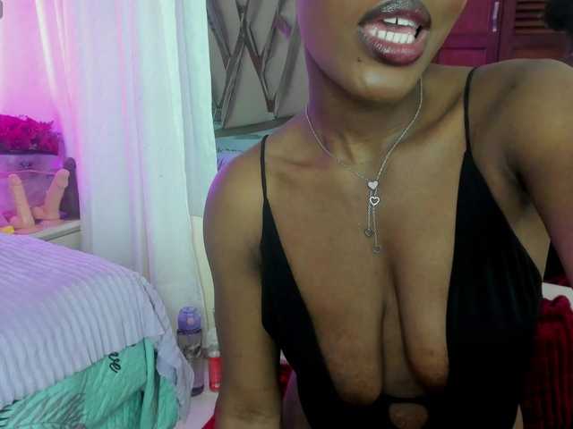 anisha-zambrano live cam on BongaCams