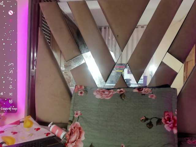 anisha-zambrano live webcam show