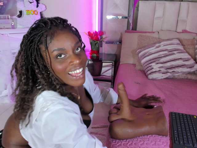 anisha-zambrano live cam on BongaCams
