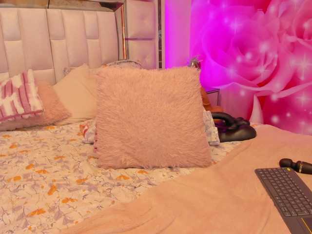 anisha-zambrano live cam on BongaCams