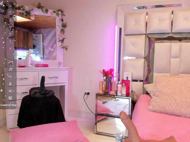 anisha-zambrano live cam on BongaCams