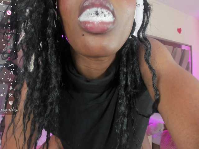 anisha-zambrano live cam on BongaCams