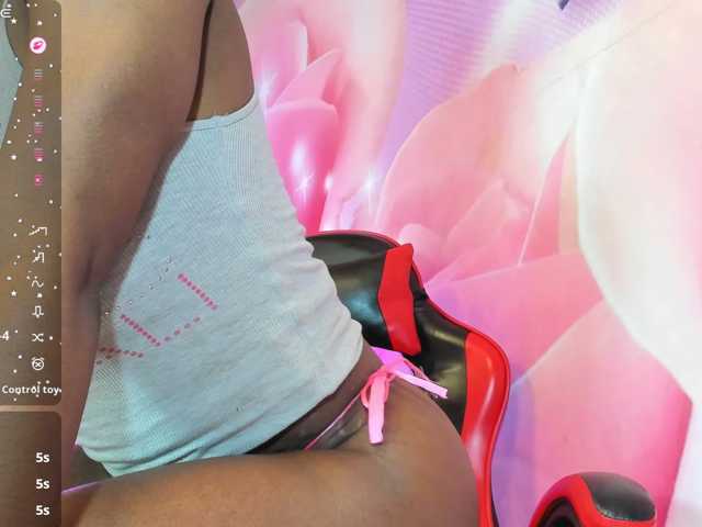 anisha-zambrano live cam on BongaCams