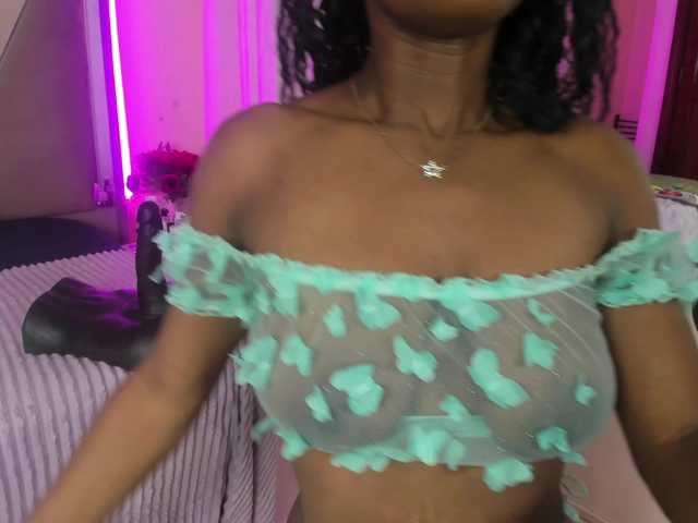 anisha-zambrano live cam on BongaCams