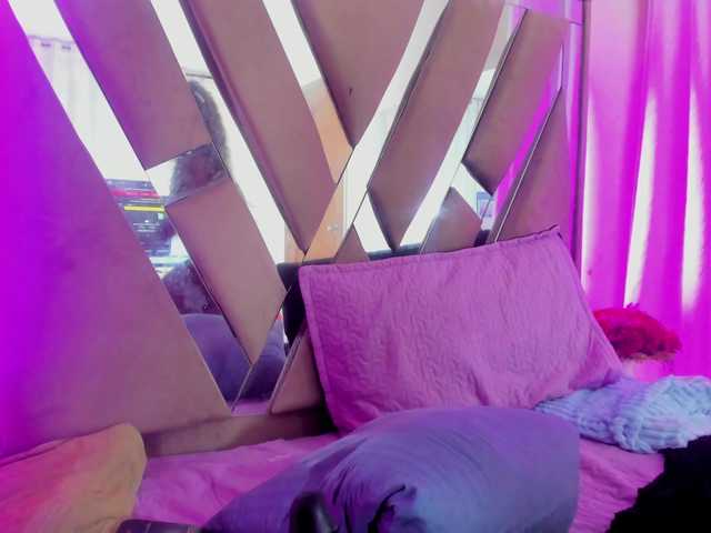 anisha-zambrano live stream preview