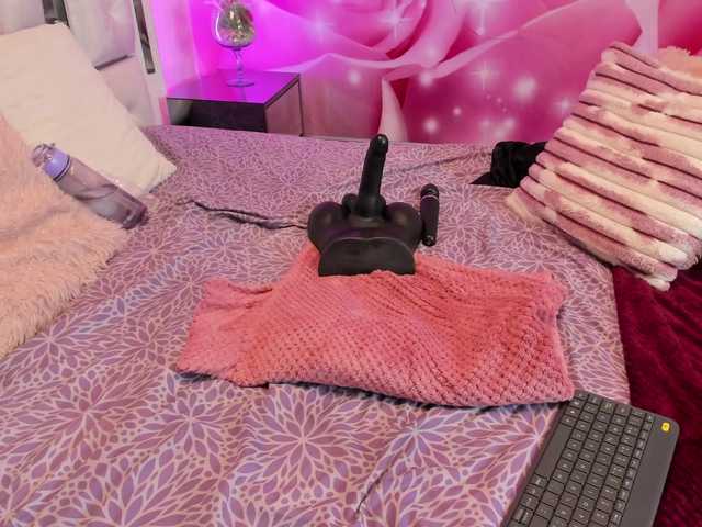 anisha-zambrano webcam
