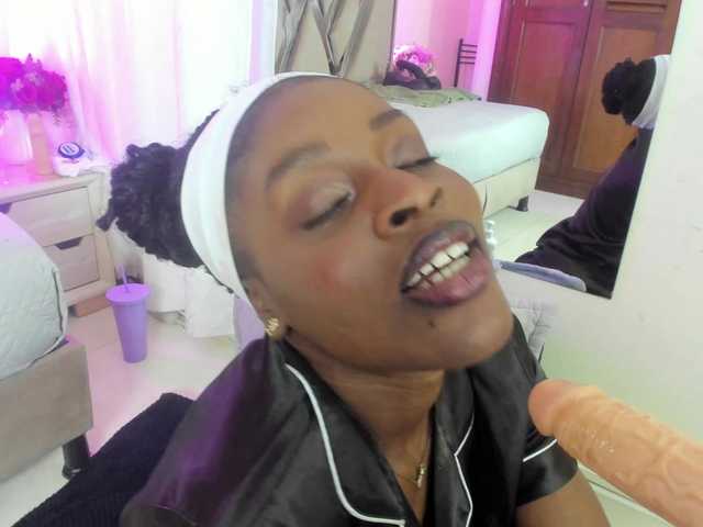 anisha-zambrano live webcam show