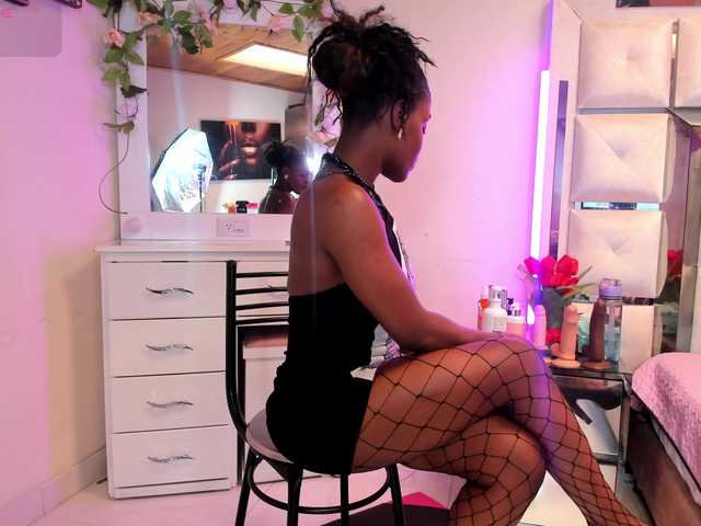 anisha-zambrano live cam on BongaCams