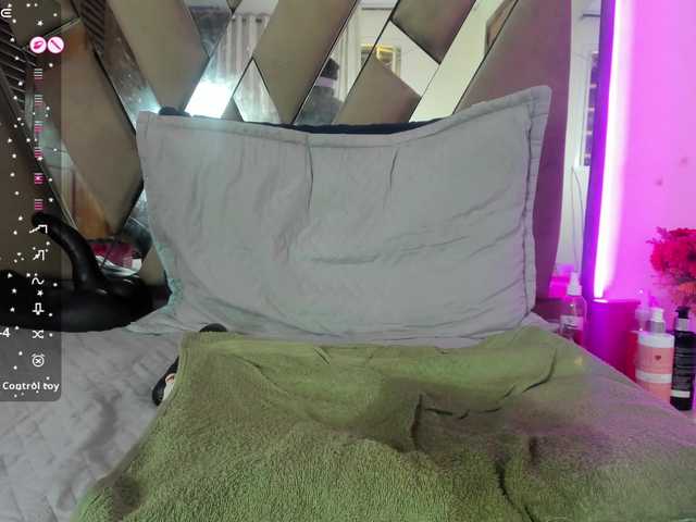 anisha-zambrano live webcam show