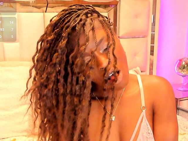 anisha-zambrano live cam on BongaCams