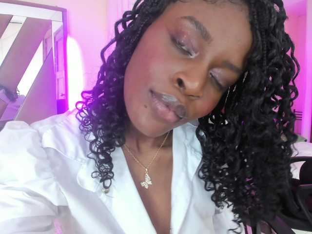 anisha-zambrano live webcam show