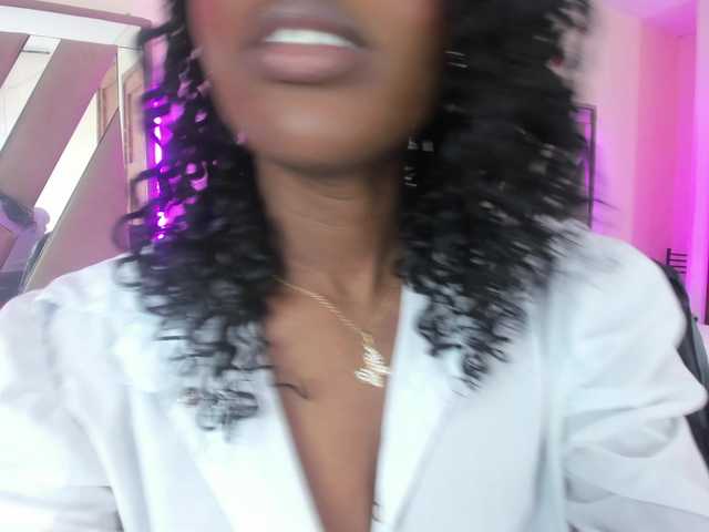 anisha-zambrano live webcam show