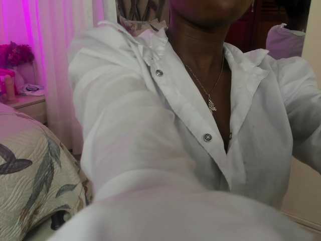 anisha-zambrano live webcam show