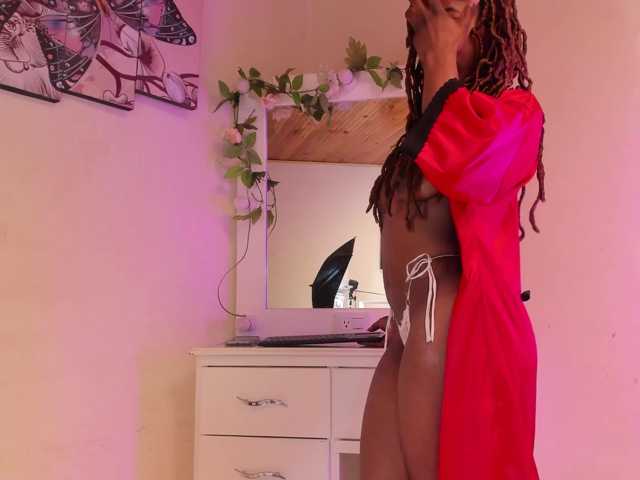 anisha-zambrano live cam on BongaCams