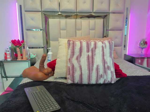 anisha-zambrano live cam on BongaCams